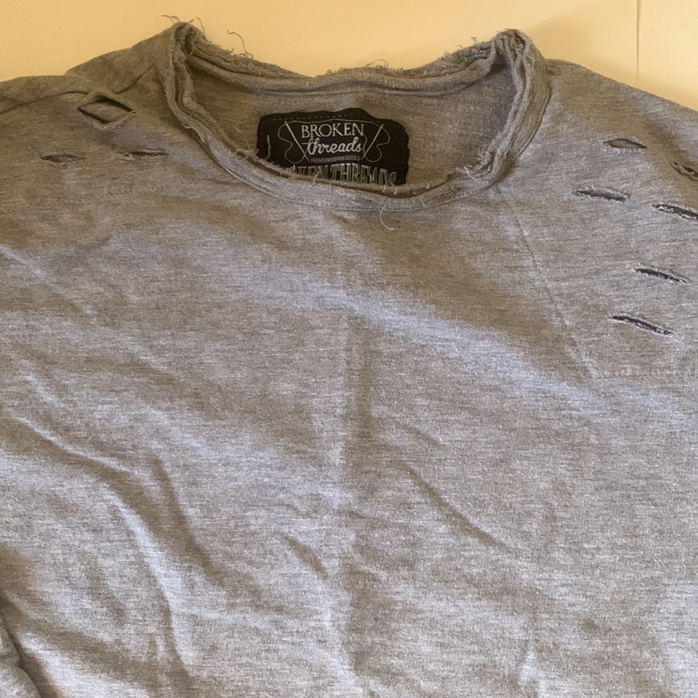 Broken Threads Mens Top Size Medium - image 4